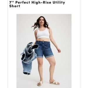NWT Torrid Plus 26 High Rise Perfect 7 Utility Denim Shorts Medium Wash FUN